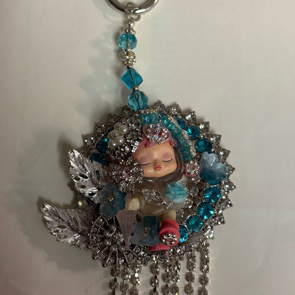 Small Skullpanda Keychain - Picture 4 of 4